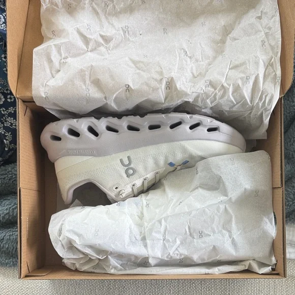 On Running Cloudtilt Running Shoes in Sand/Lavender - Picture 4 of 5